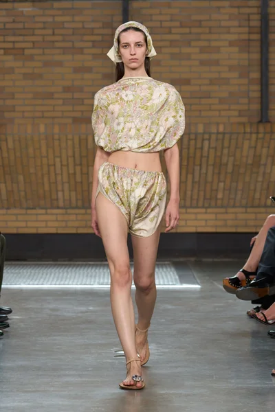 Look 12